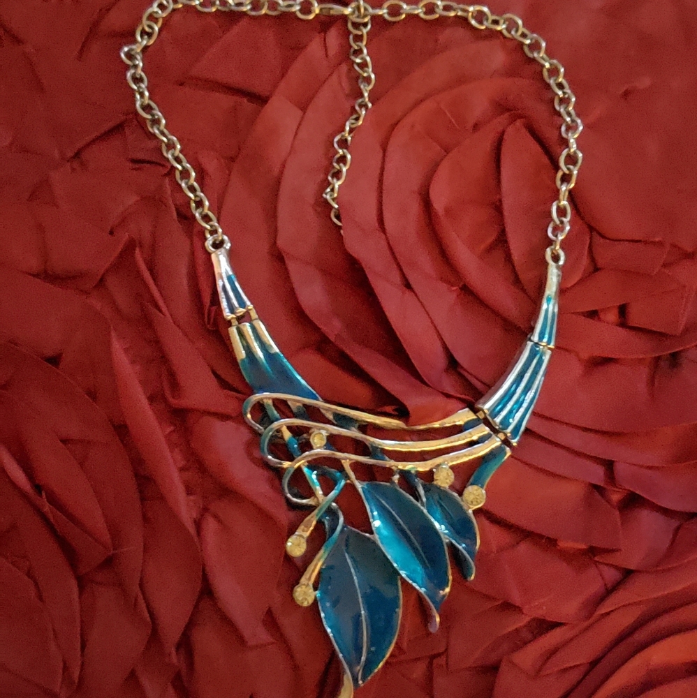 Statement necklace